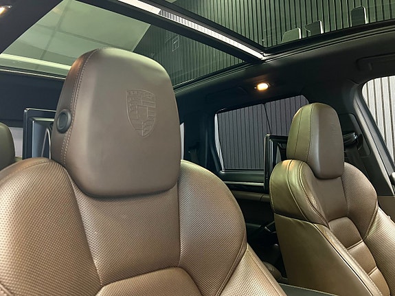 Porsche Cayenne S 18 of 29