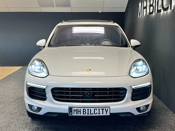 Porsche Cayenne S 4 of 29