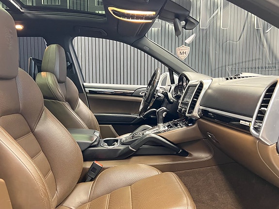 Porsche Cayenne S 13 of 29