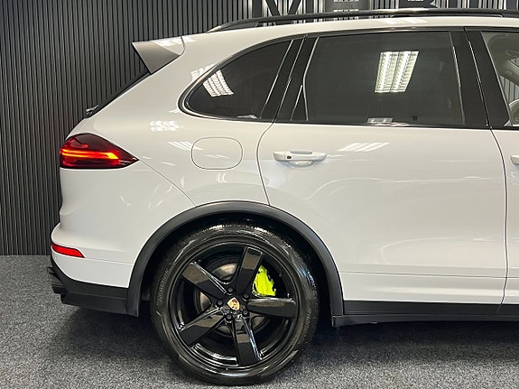 Porsche Cayenne S 8 of 29