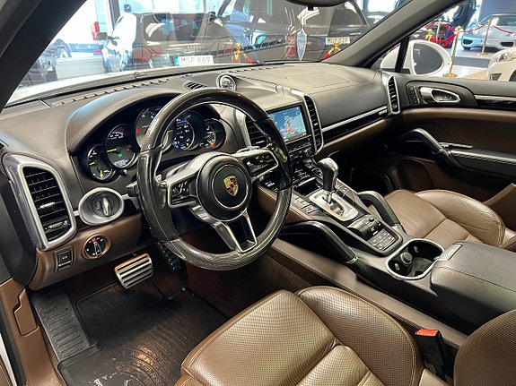 Porsche Cayenne S 16 of 29