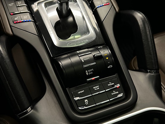 Porsche Cayenne S 26 of 29