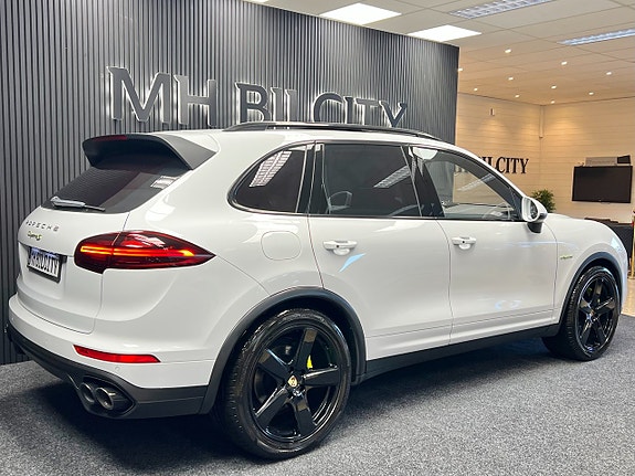 Porsche Cayenne S 10 of 29