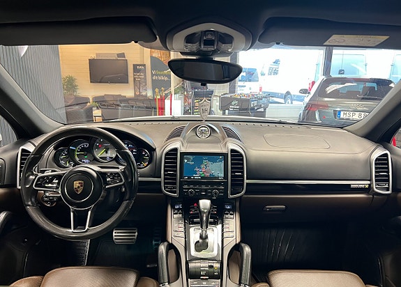 Porsche Cayenne S 15 of 29