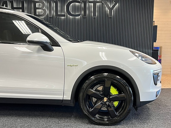 Porsche Cayenne S 7 of 29