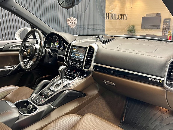 Porsche Cayenne S 14 of 29