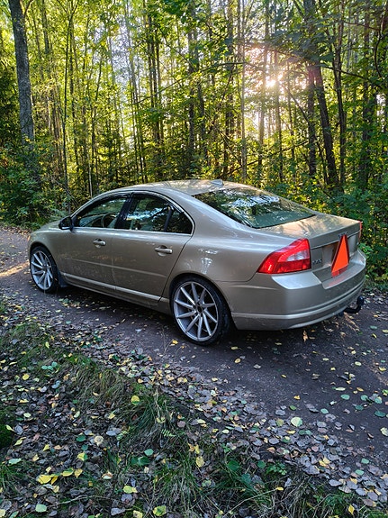 Volvo S80 2 of 5