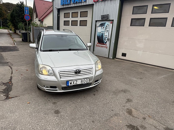 Toyota Avensis 4 of 10