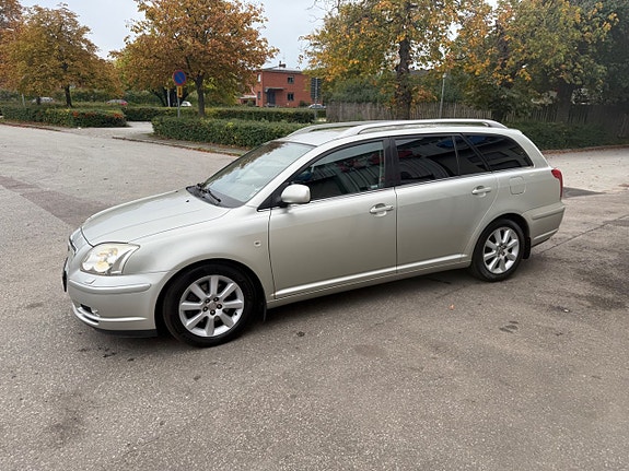 Toyota Avensis 3 of 10