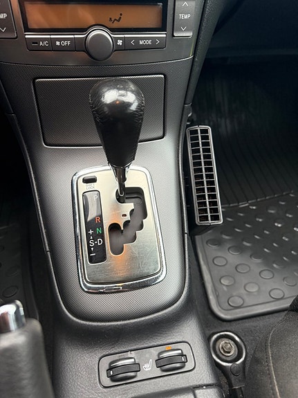 Toyota Avensis 8 of 10