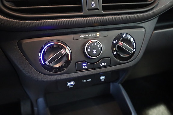 Hyundai i10 20 of 23