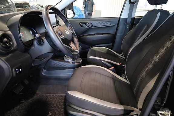 Hyundai i10 9 of 23