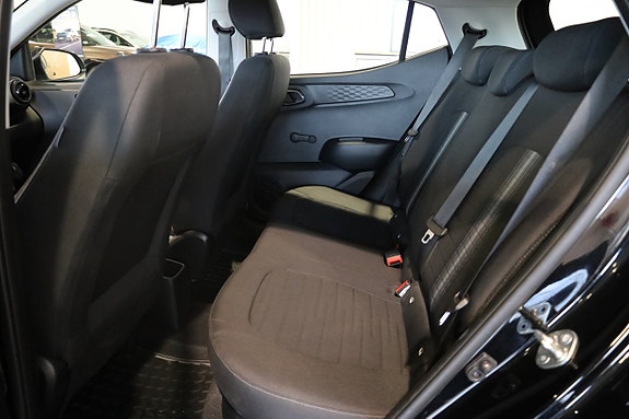 Hyundai i10 12 of 23