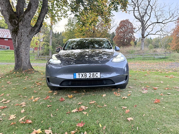 Tesla Model Y 6 of 25