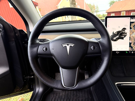Tesla Model Y 20 of 25