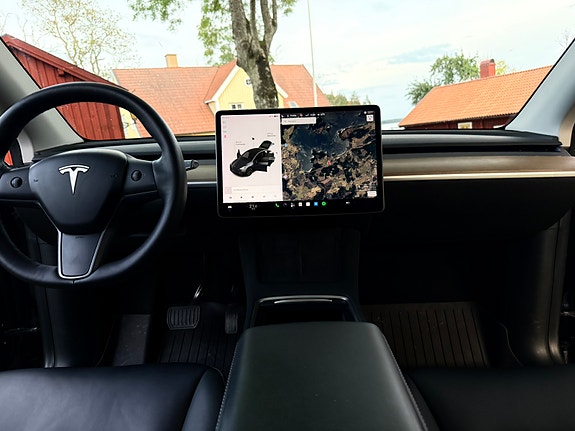 Tesla Model Y 19 of 25