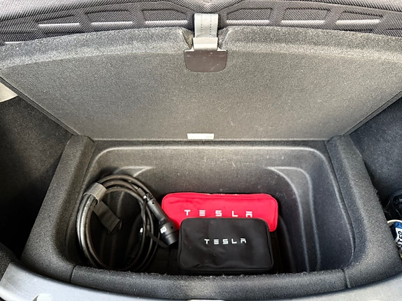 Tesla Model Y 22 of 25