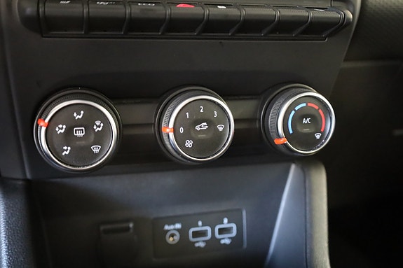 Renault Clio 24 of 28