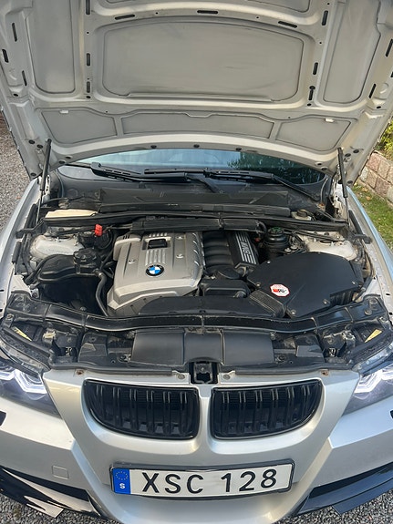 BMW 330Xi 12 of 13