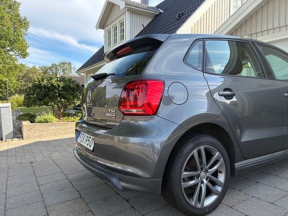 Volkswagen Polo 2 of 3