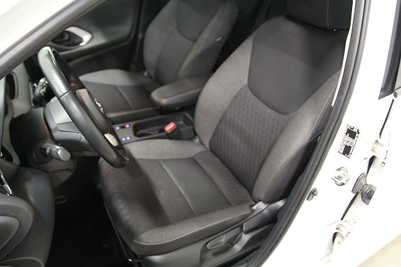 Toyota Yaris 10 of 24