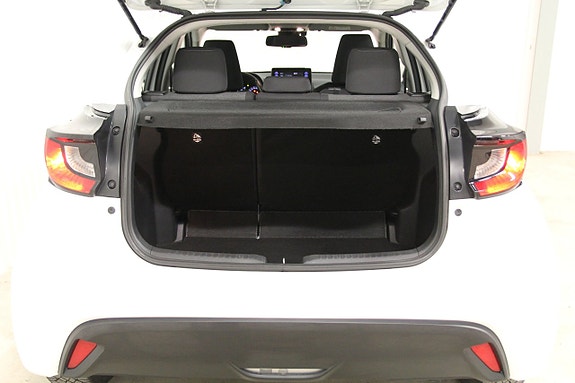 Toyota Yaris 12 of 24