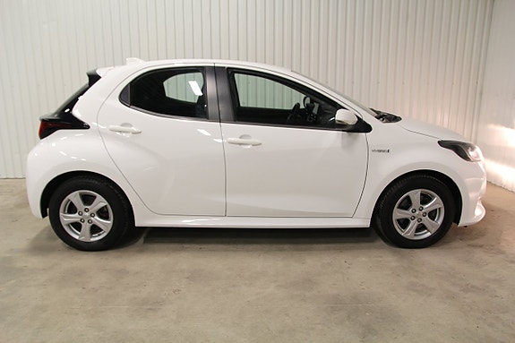 Toyota Yaris 6 of 24
