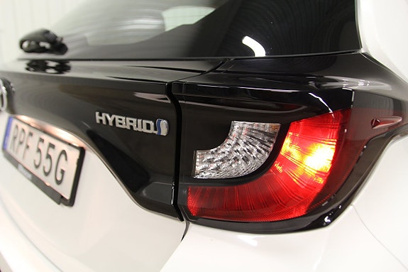 Toyota Yaris 18 of 24