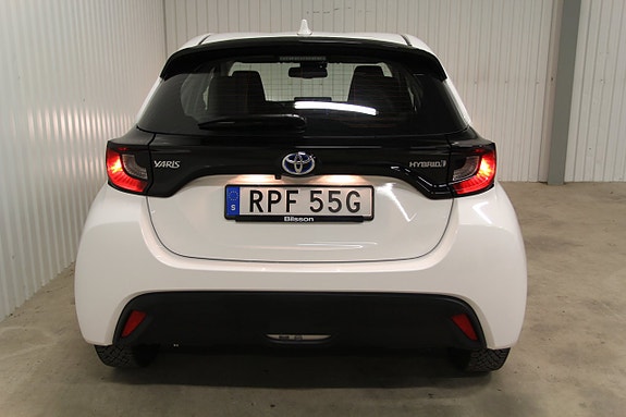 Toyota Yaris 8 of 24