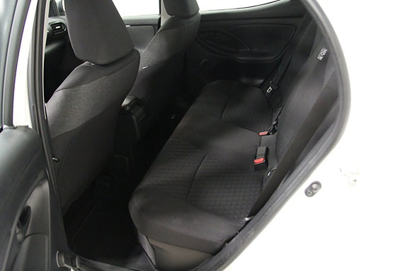 Toyota Yaris 11 of 24