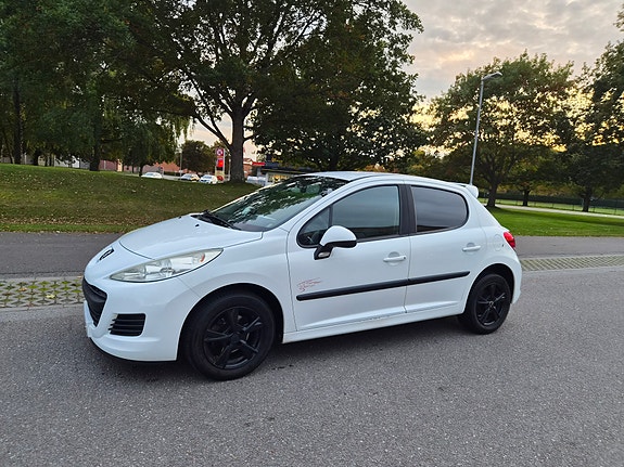 Peugeot 207 2 of 7
