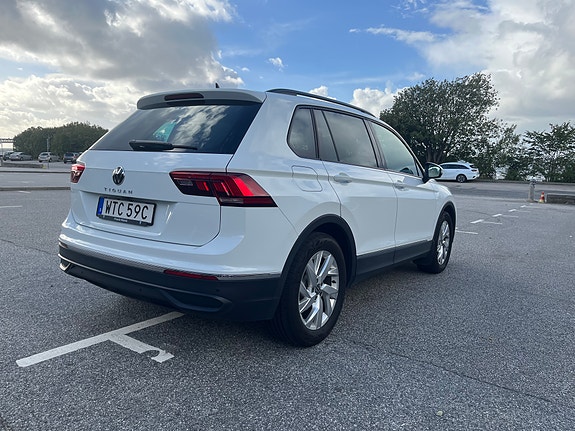 Volkswagen Tiguan 2 of 18