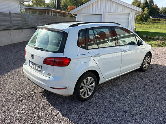 Volkswagen Golf Sportsvan 4 of 6