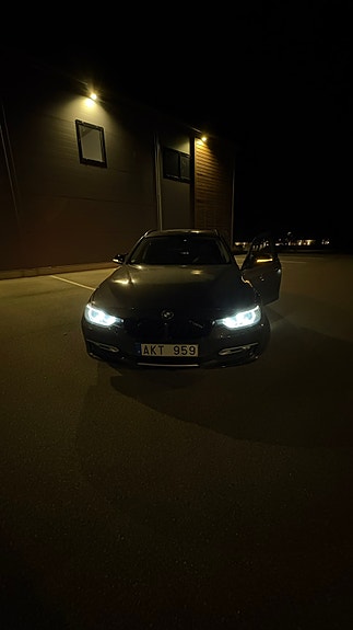 BMW 320d 2 of 12