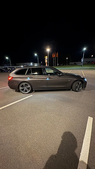 BMW 320d 4 of 12
