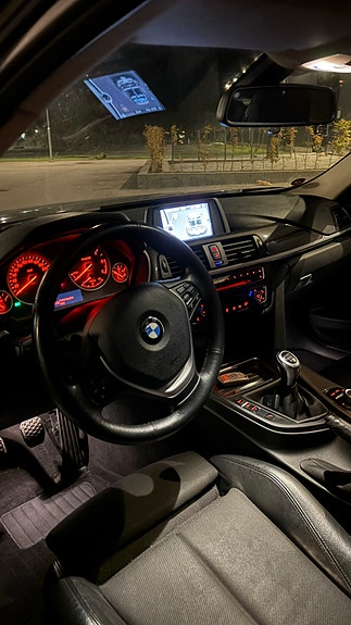 BMW 320d 10 of 12