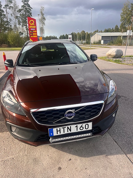 Volvo V40 Cross Country 2 of 5