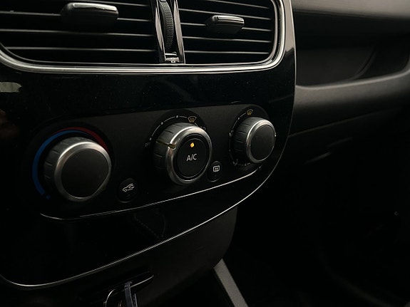Renault Clio 19 of 25