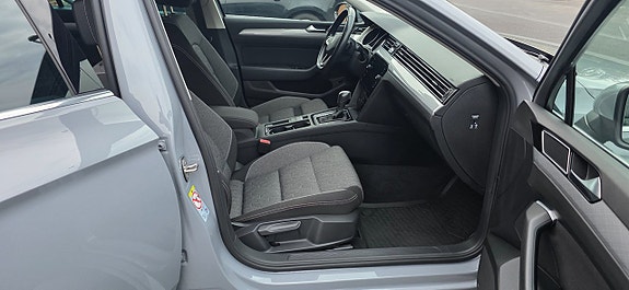 Volkswagen Passat 9 of 15
