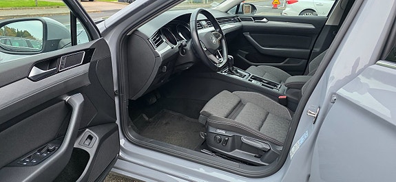 Volkswagen Passat 13 of 15