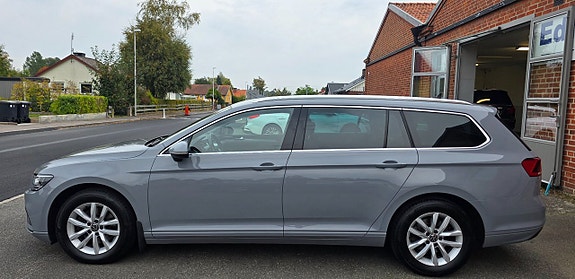 Volkswagen Passat 2 of 15