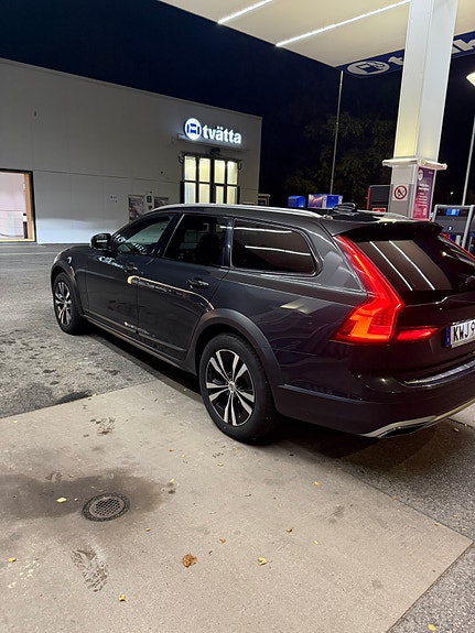 Volvo V90 Cross Country 3 of 8