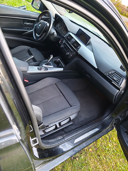 BMW 328i 5 of 7