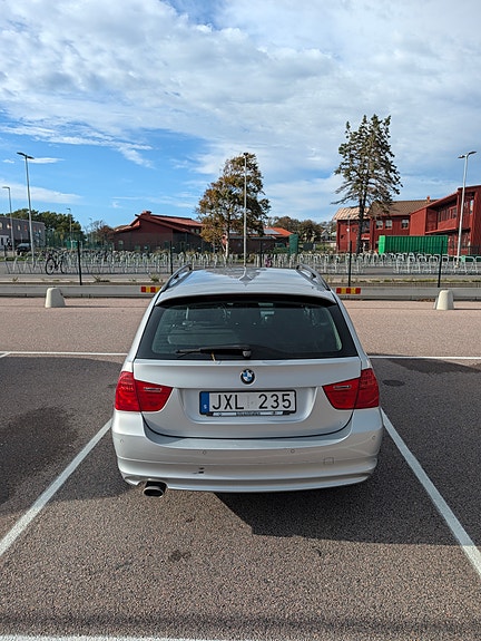 BMW 320d 4 of 5