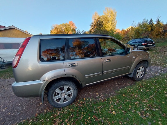 Nissan X-Trail 3 of 4