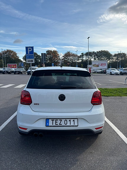 Volkswagen Polo 2 of 5