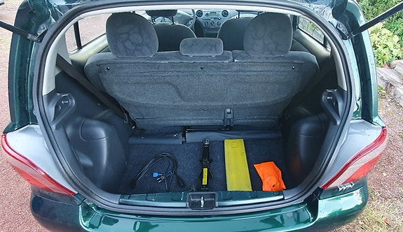 Toyota Yaris 9 of 9