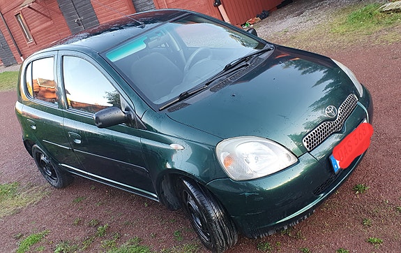 Toyota Yaris 7 of 9