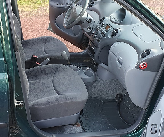 Toyota Yaris 4 of 9