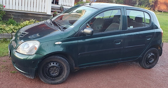 Toyota Yaris 8 of 9